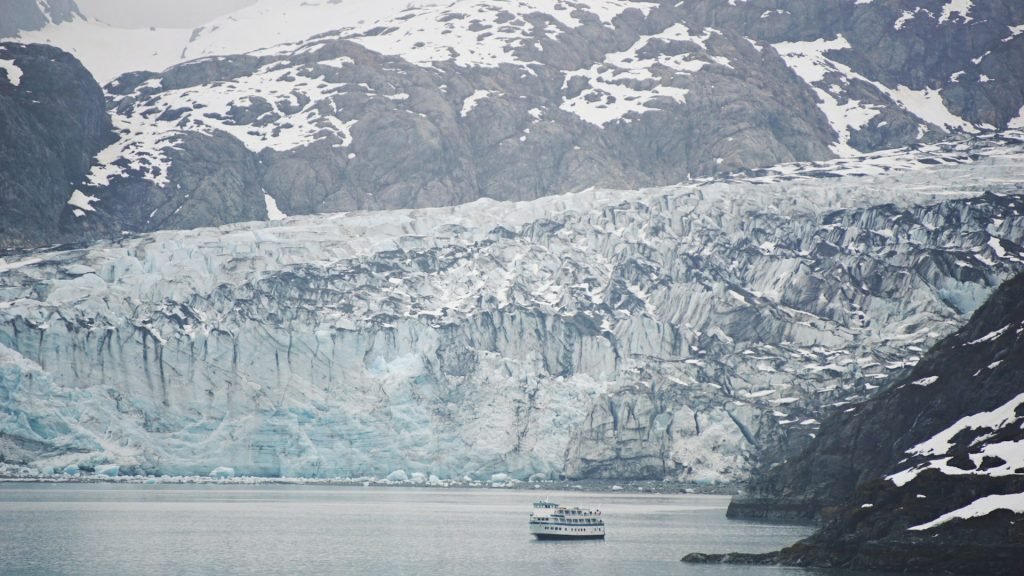 Alaskan glacier and cruise on water