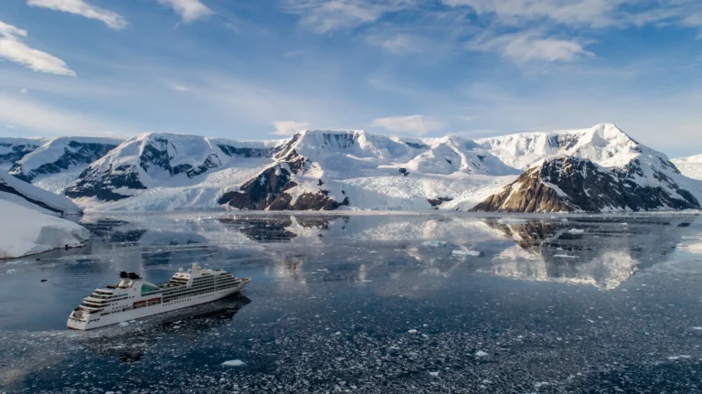 Best Luxury Antarctic Cruises: Top Luxury Expedition Ships & Cruise Lines